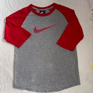 Nike Gray & Red Raglan Baseball Tee - Kids